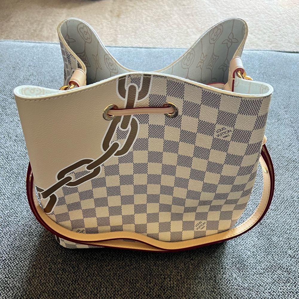 Louis Vuitton Pink and Gold Shoulder Bag - Picture 2 of 7